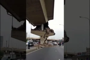 The bridge support collapsed after the earthquake, but it was just the outer concrete #crash #car